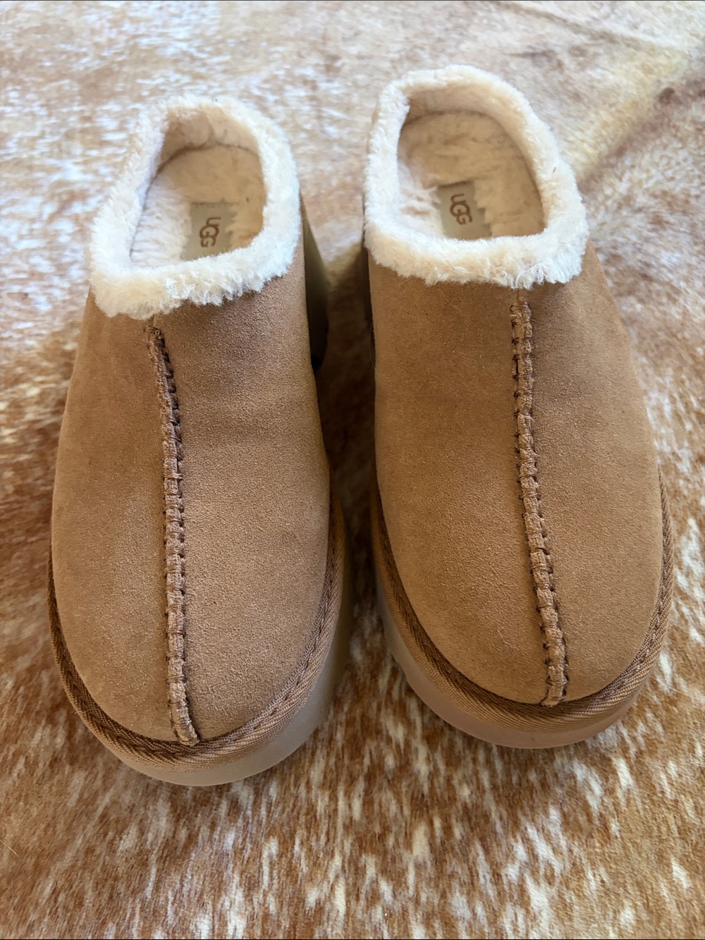 UGG Women's Tan Suede Shearling Clog Mules - Picture 2 of 7